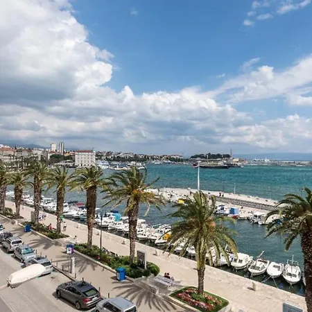 Adriatik Lux Riva شقة